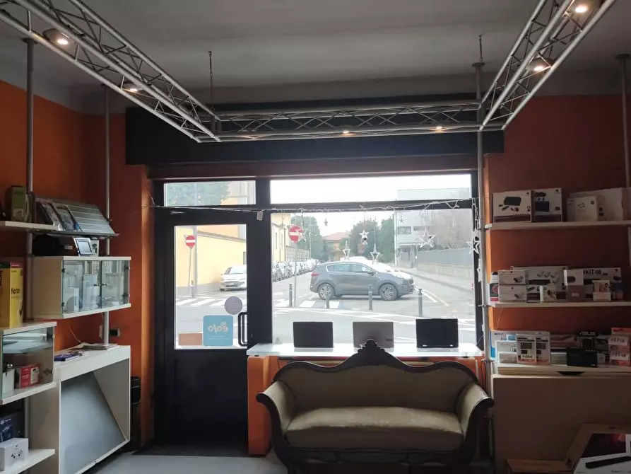 Immagine 3 di Negozio in affitto  in Via Antonio Locatelli a Brignano Gera D'adda