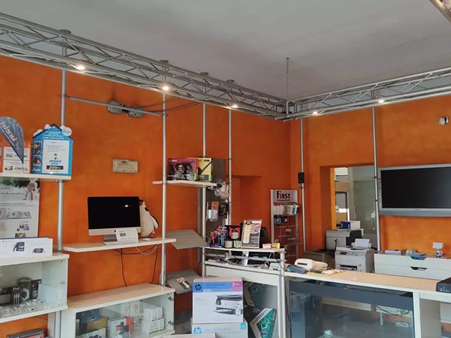 Immagine 4 di Negozio in affitto  in Via Antonio Locatelli a Brignano Gera D'adda