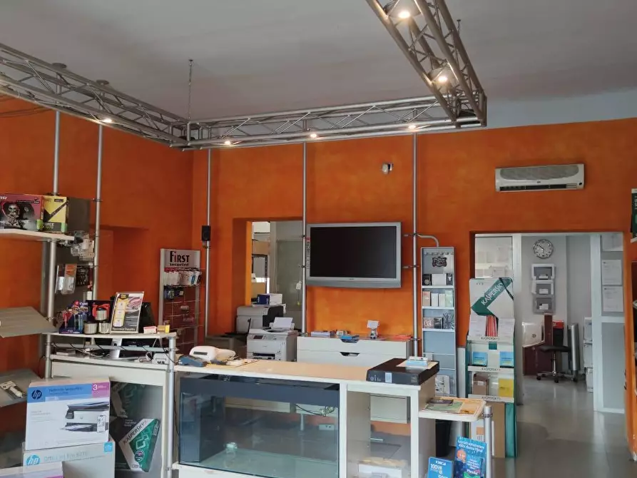 Immagine 5 di Negozio in affitto  in Via Antonio Locatelli a Brignano Gera D'adda