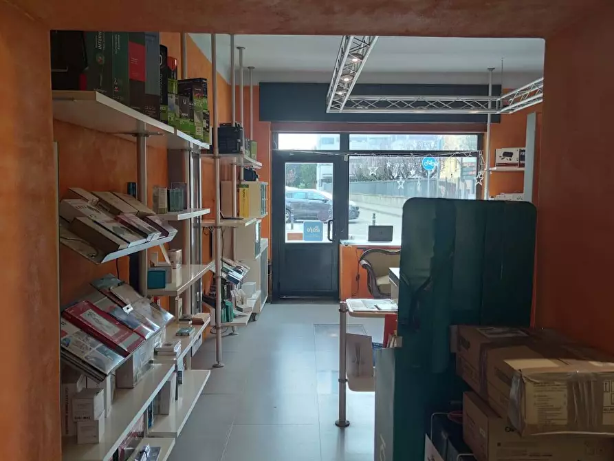 Immagine 7 di Negozio in affitto  in Via Antonio Locatelli a Brignano Gera D'adda