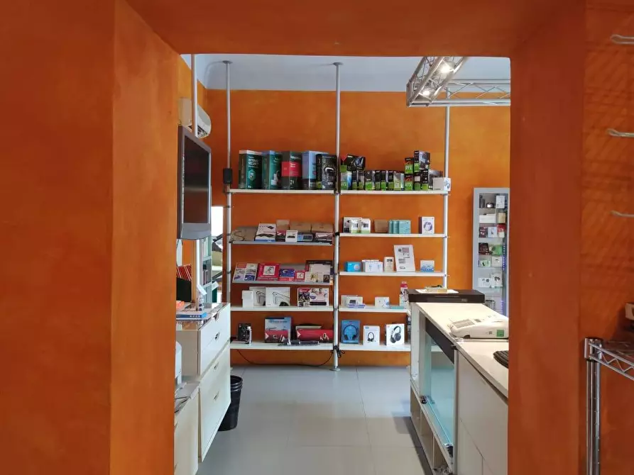 Immagine 8 di Negozio in affitto  in Via Antonio Locatelli a Brignano Gera D'adda