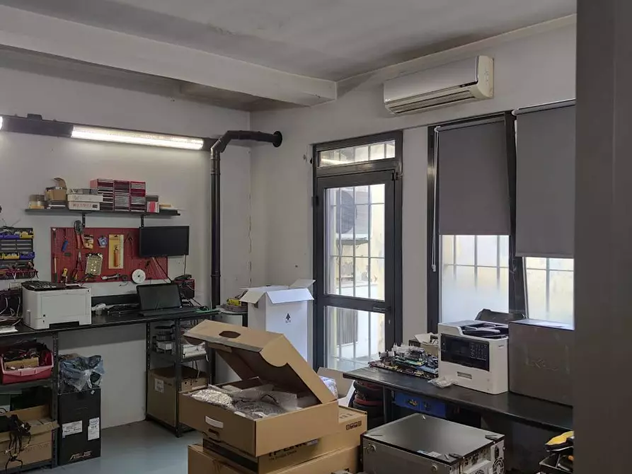 Immagine 16 di Negozio in affitto  in Via Antonio Locatelli a Brignano Gera D'adda