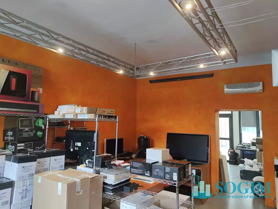 Immagine 19 di Negozio in affitto  in Via Antonio Locatelli a Brignano Gera D'adda