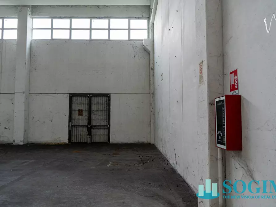 Immagine 9 di Capannone industriale in vendita  in via Erba a Melzo