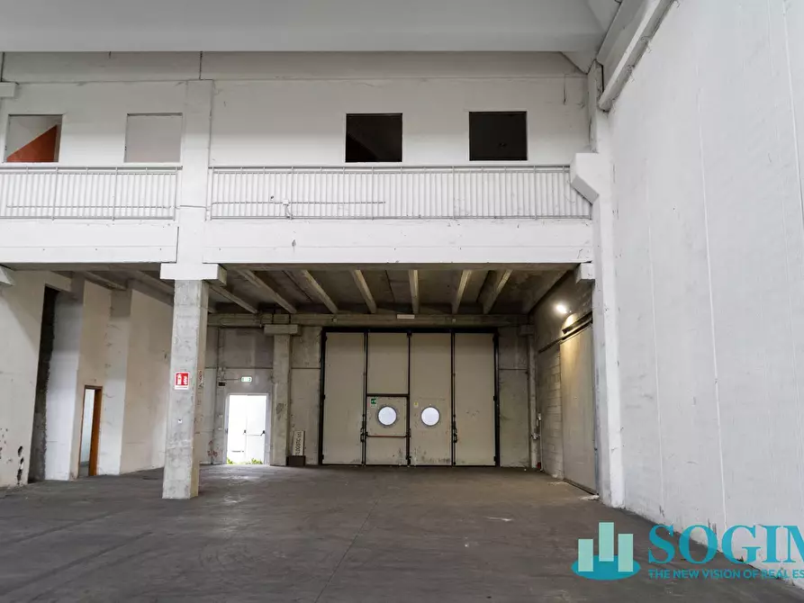 Immagine 30 di Capannone industriale in vendita  in via Erba a Melzo