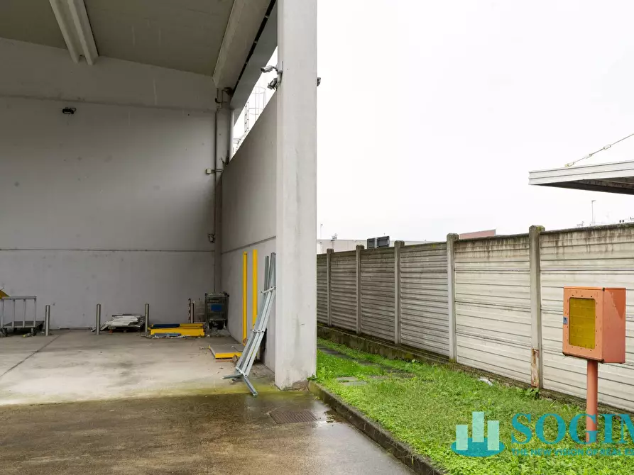 Immagine 21 di Locale commerciale in affitto  in Via po a San Giuliano Milanese