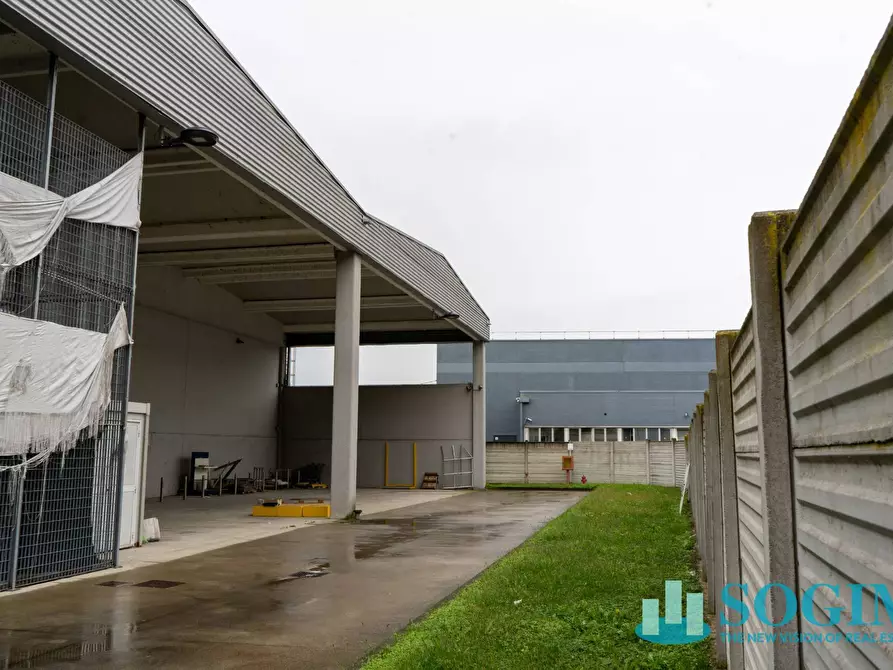 Immagine 23 di Locale commerciale in affitto  in Via po a San Giuliano Milanese