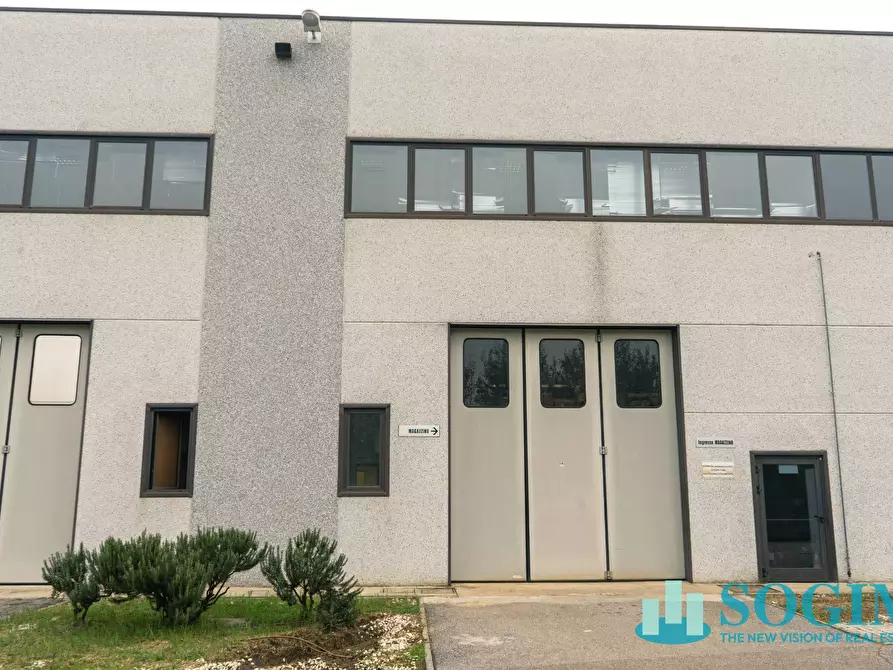 Immagine 4 di Capannone industriale in affitto  a Opera