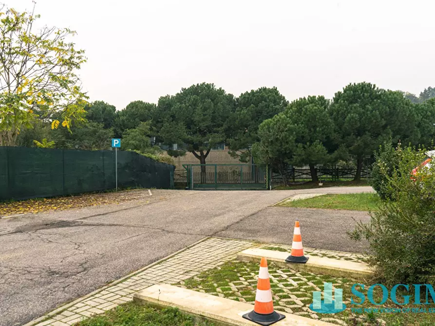 Immagine 7 di Capannone industriale in affitto  a Opera