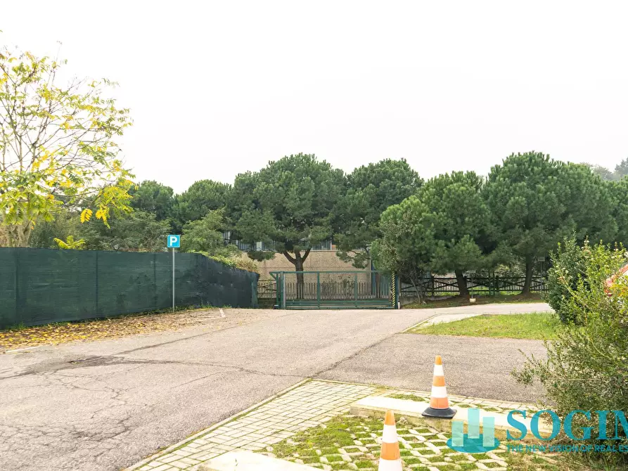 Immagine 8 di Capannone industriale in affitto  a Opera