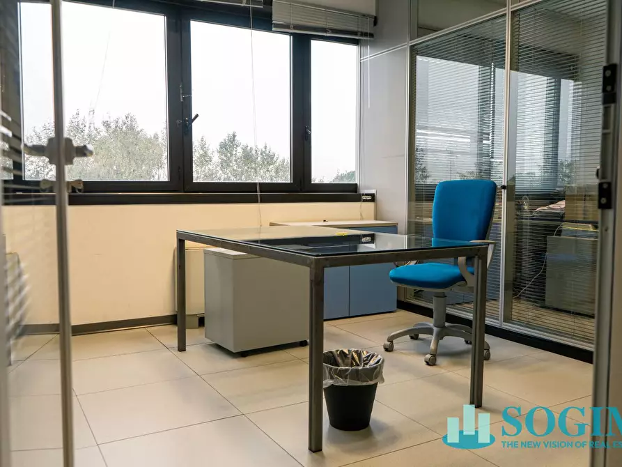 Immagine 14 di Capannone industriale in affitto  a Opera