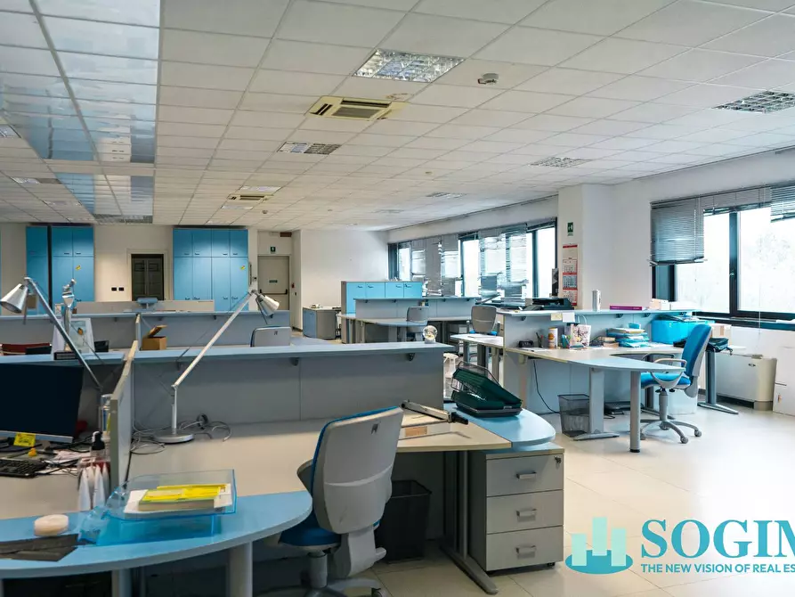 Immagine 15 di Capannone industriale in affitto  a Opera