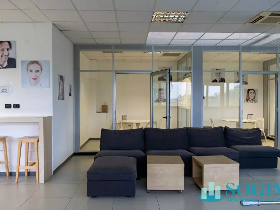 Immagine 21 di Capannone industriale in affitto  a Opera