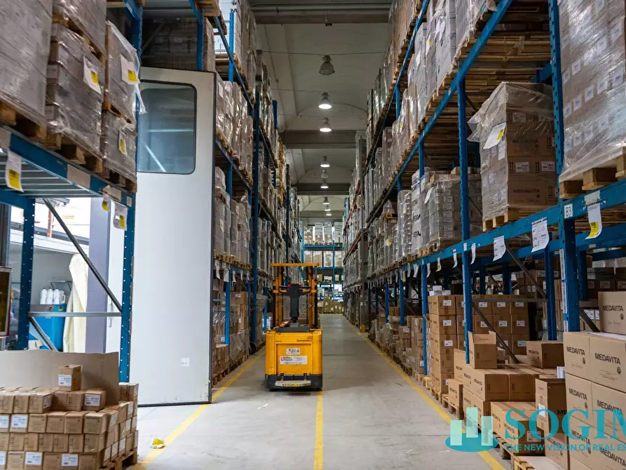 Immagine 25 di Capannone industriale in affitto  a Opera