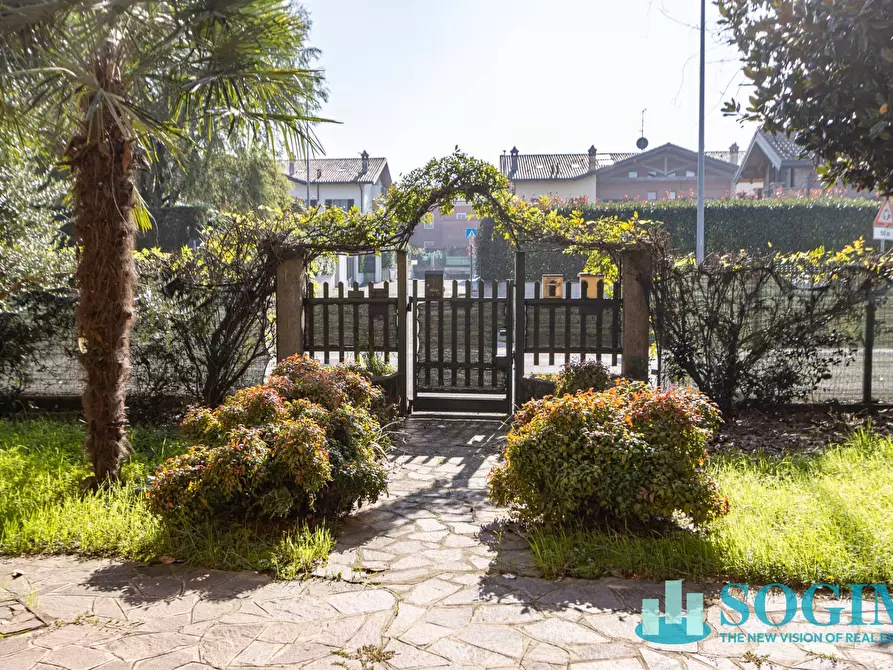 Immagine 28 di Villa in vendita  in Via Fismes a Triuggio