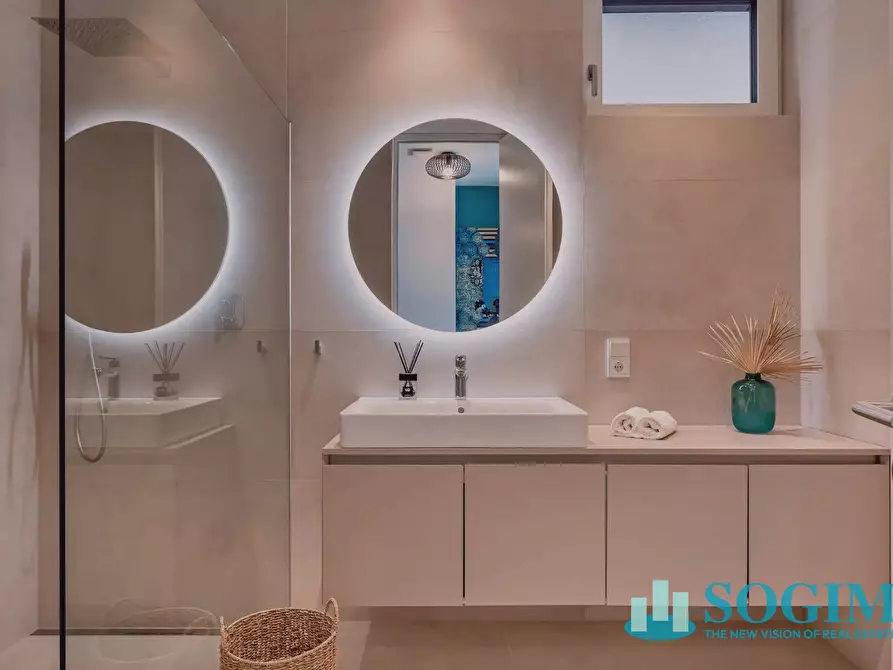 Immagine 11 di Appartamento in vendita  in via torriani a Como