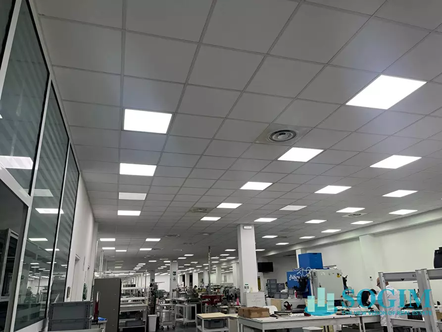 Immagine 4 di Capannone industriale in vendita  a Trezzano Sul Naviglio