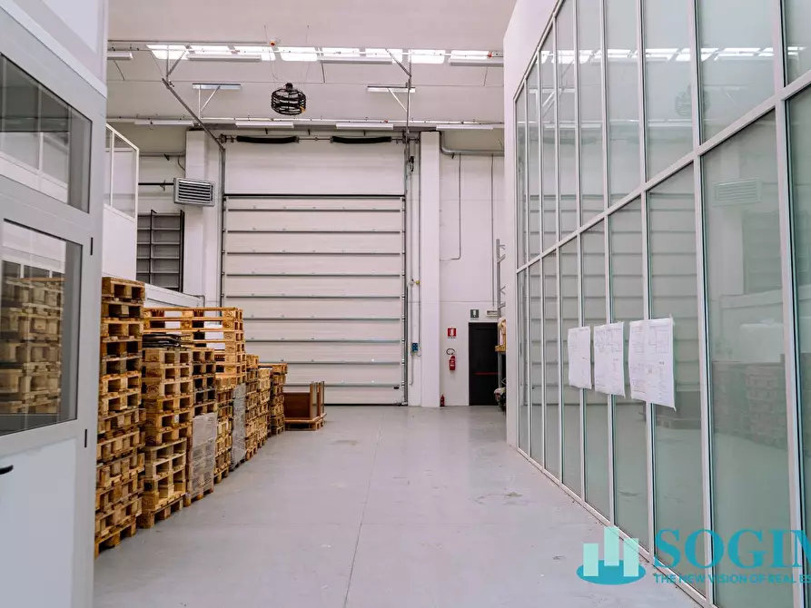 Immagine 24 di Capannone industriale in vendita  in Via Milano a Cantù