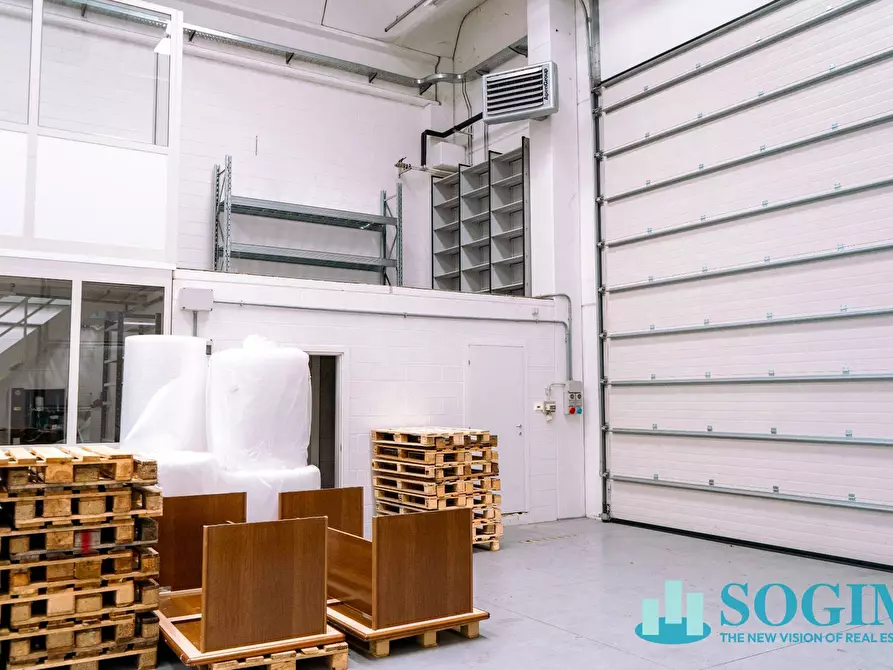 Immagine 25 di Capannone industriale in vendita  in Via Milano a Cantù