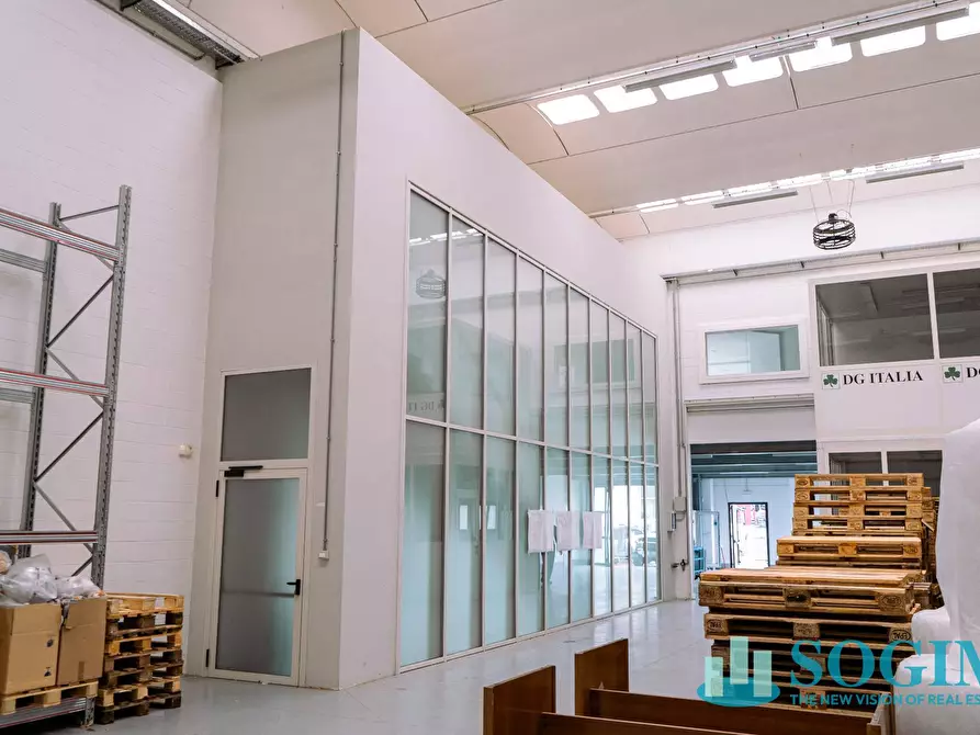 Immagine 28 di Capannone industriale in vendita  in Via Milano a Cantù