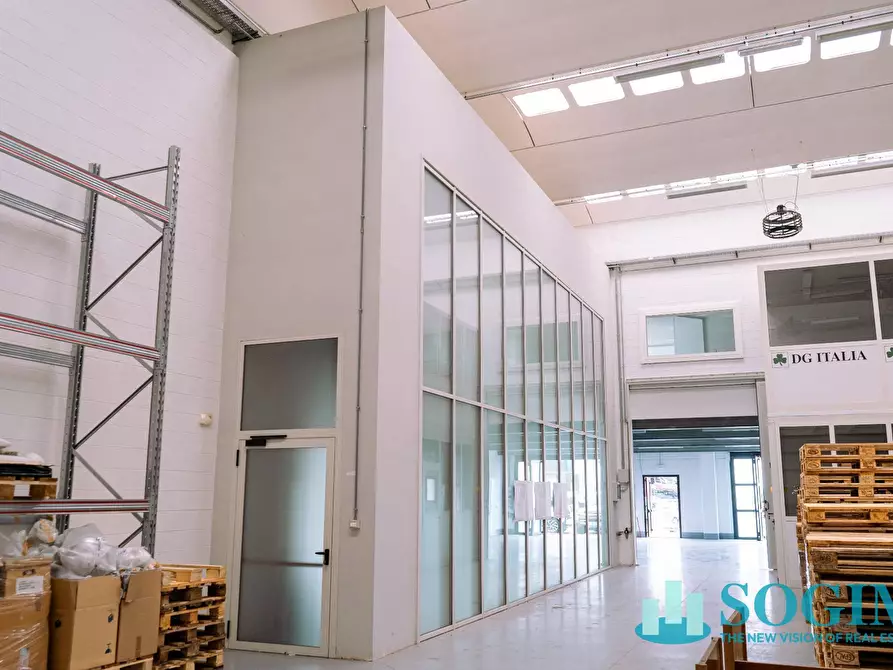 Immagine 29 di Capannone industriale in vendita  in Via Milano a Cantù