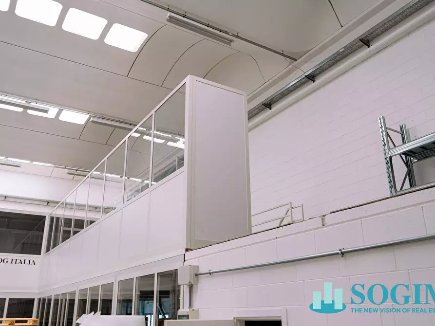 Immagine 30 di Capannone industriale in vendita  in Via Milano a Cantù