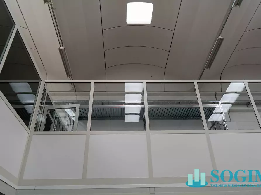 Immagine 21 di Capannone industriale in affitto  in Via Milano a Cantù