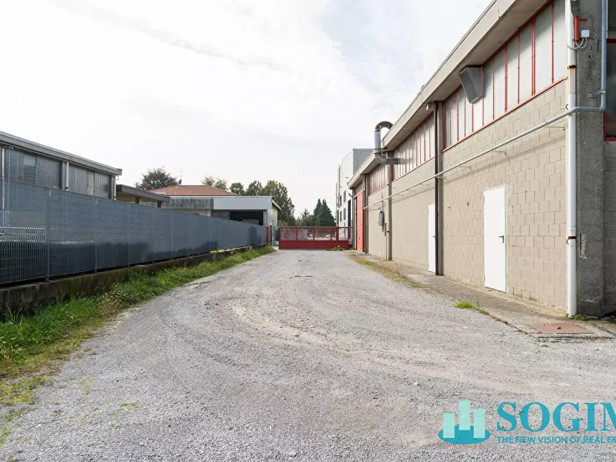 Immagine 25 di Capannone industriale in affitto  in via Grigna a Figino Serenza