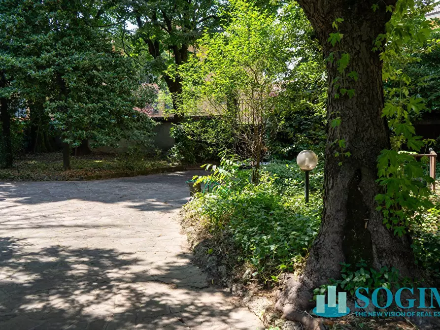 Immagine 25 di Locale commerciale in affitto  in via Risorgimento a Monza