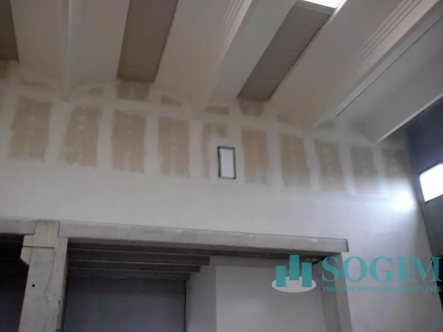 Immagine 8 di Capannone industriale in vendita  a Abbiategrasso