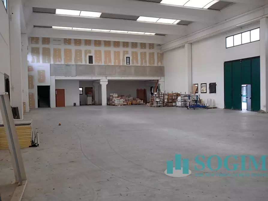 Immagine 2 di Capannone industriale in vendita  a Abbiategrasso