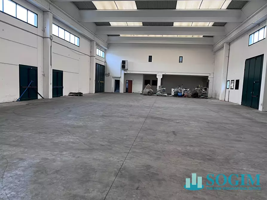 Immagine 12 di Capannone industriale in vendita  a Abbiategrasso