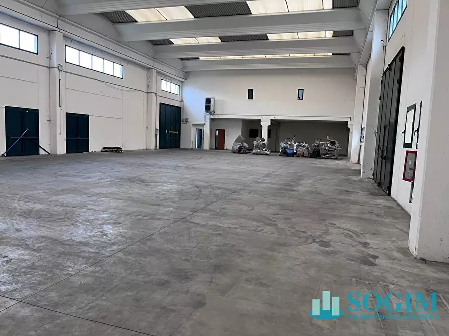 Immagine 13 di Capannone industriale in vendita  a Abbiategrasso