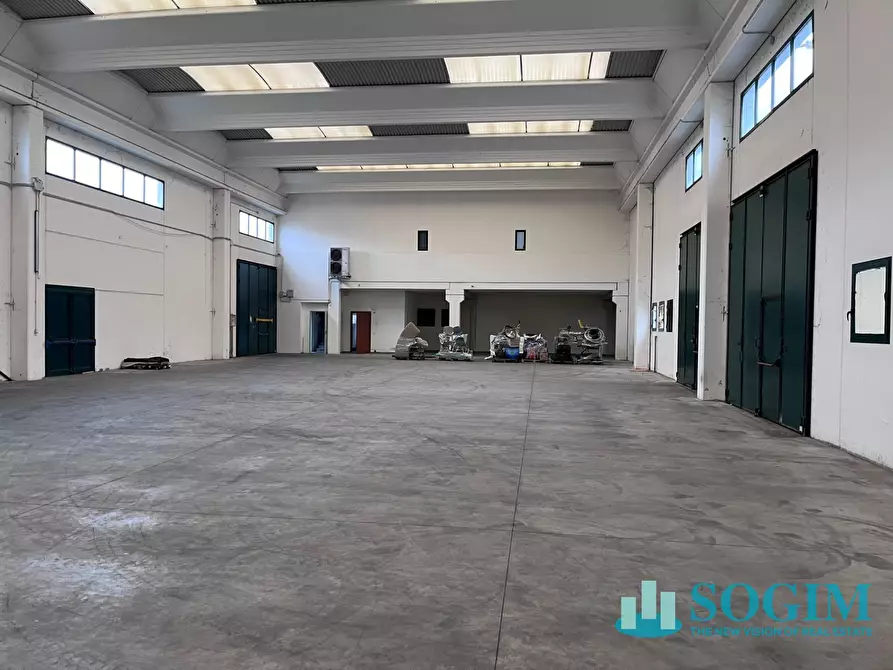 Immagine 14 di Capannone industriale in vendita  a Abbiategrasso
