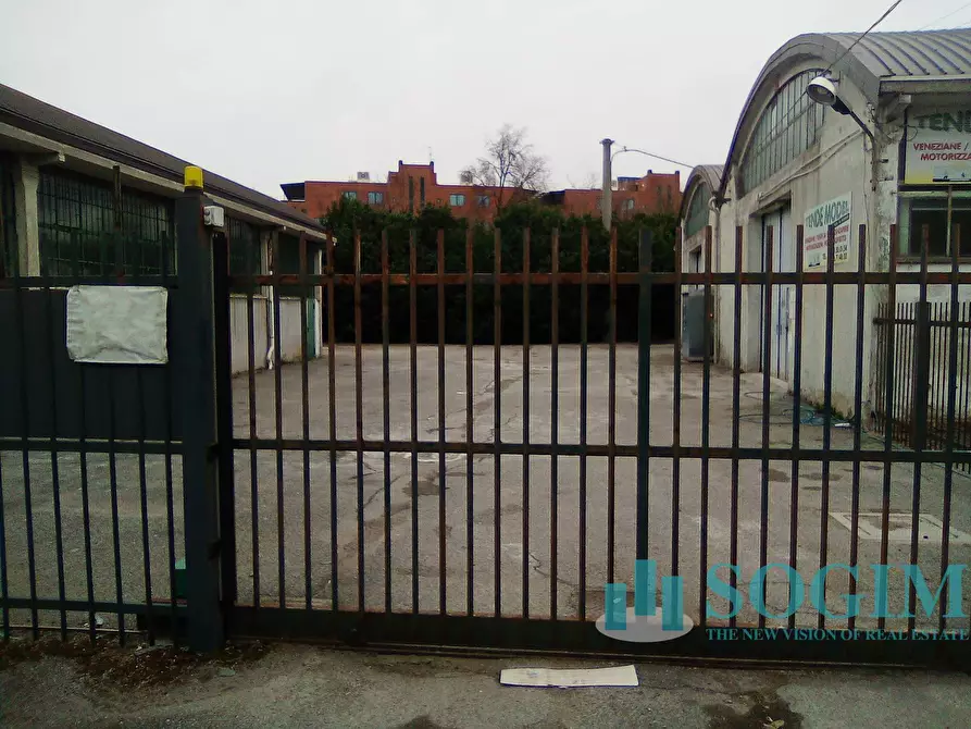 Immagine 3 di Capannone industriale in affitto  a Settimo Milanese