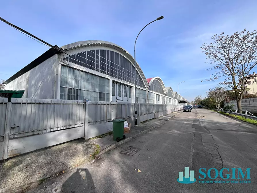 Immagine 5 di Capannone industriale in affitto  a Trezzano Sul Naviglio