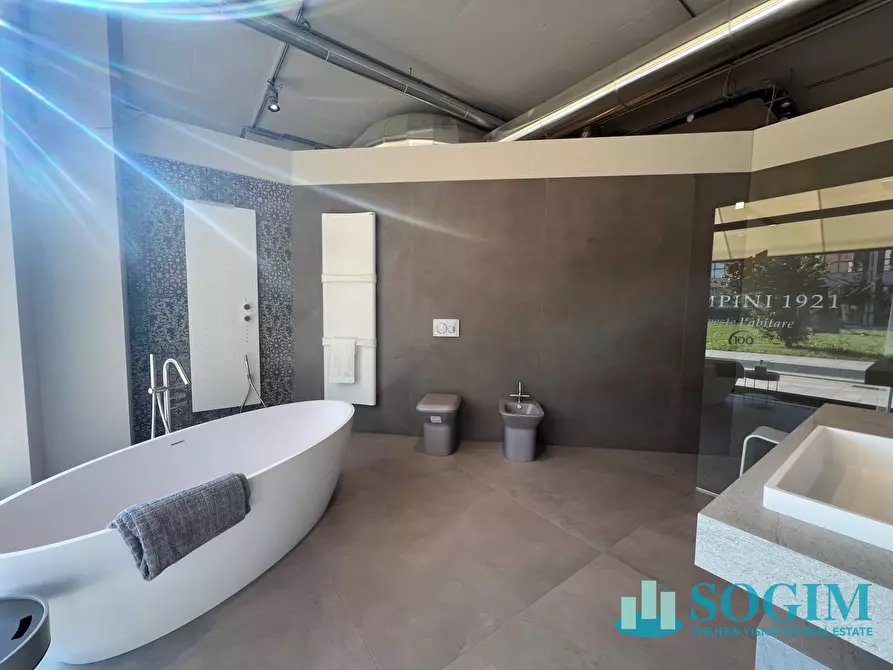 Immagine 15 di Locale commerciale in affitto  in Via Pietro Borgo Wuhrer a Brescia