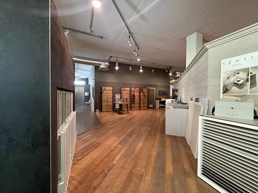 Immagine 18 di Locale commerciale in affitto  in Via Pietro Borgo Wuhrer a Brescia