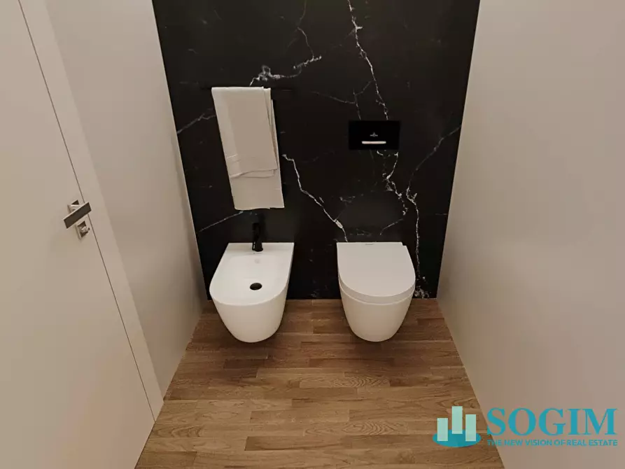 Immagine 11 di Loft/Open space in vendita  in Via Carcano a Cantù