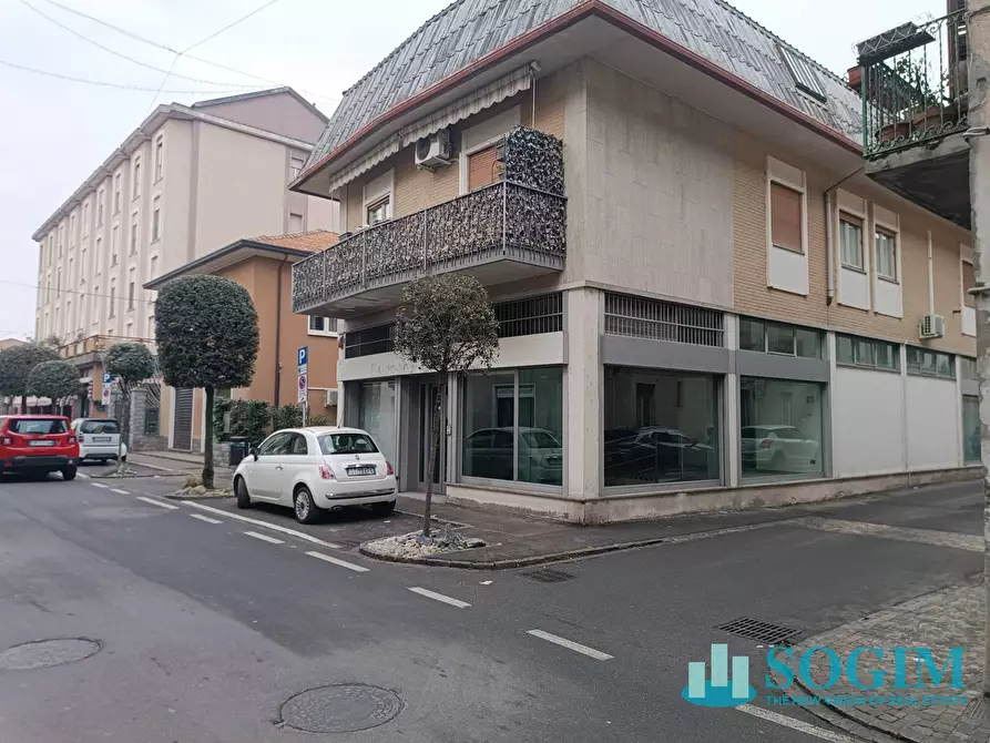 Immagine 22 di Locale commerciale in affitto  in Via Varesina a Lurate Caccivio