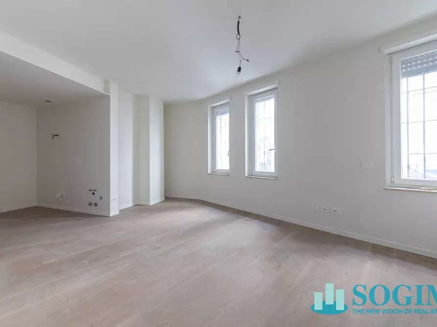 Immagine 2 di Appartamento in vendita  in Via Olivari a Milano