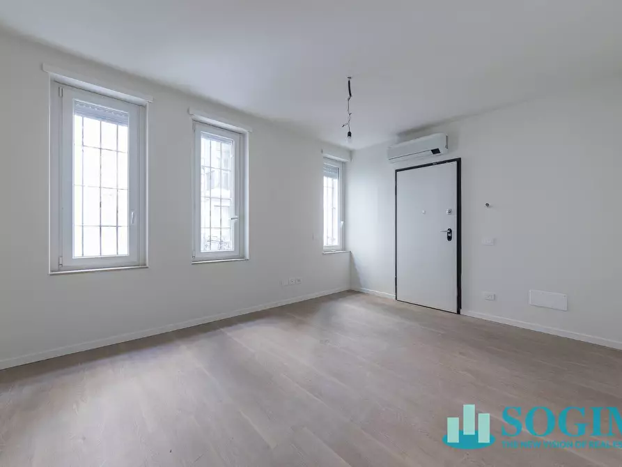 Immagine 1 di Appartamento in vendita  in Via Olivari a Milano