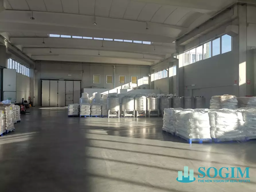 Immagine 1 di Capannone industriale in affitto  in Via Cesare Battisti a Pogliano Milanese