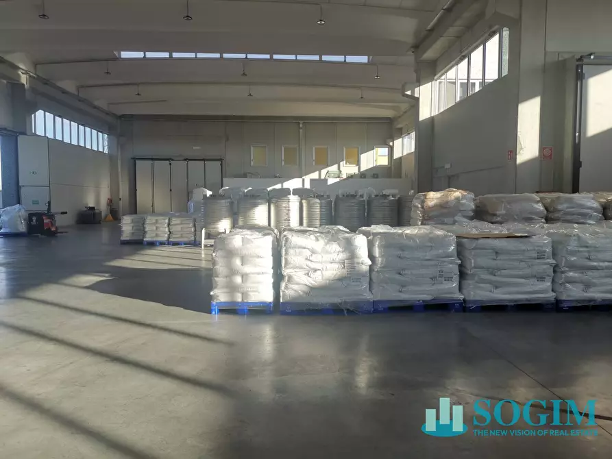 Immagine 2 di Capannone industriale in affitto  in Via Cesare Battisti a Pogliano Milanese