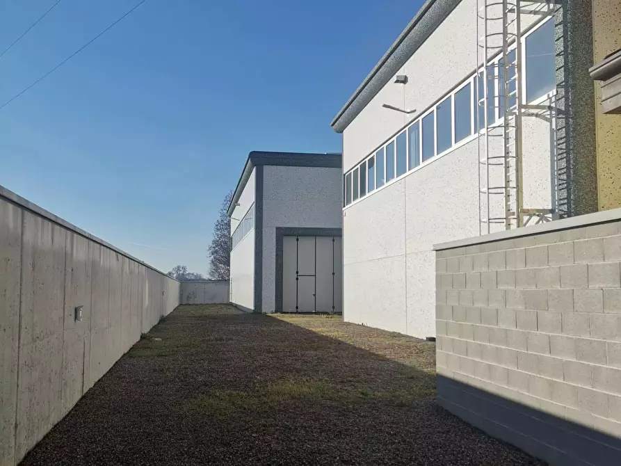Immagine 11 di Capannone industriale in affitto  in Via Cesare Battisti a Pogliano Milanese
