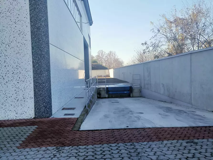 Immagine 13 di Capannone industriale in affitto  in Via Cesare Battisti a Pogliano Milanese