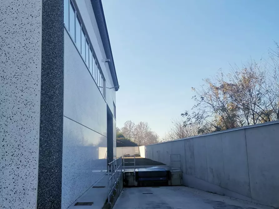 Immagine 15 di Capannone industriale in affitto  in Via Cesare Battisti a Pogliano Milanese