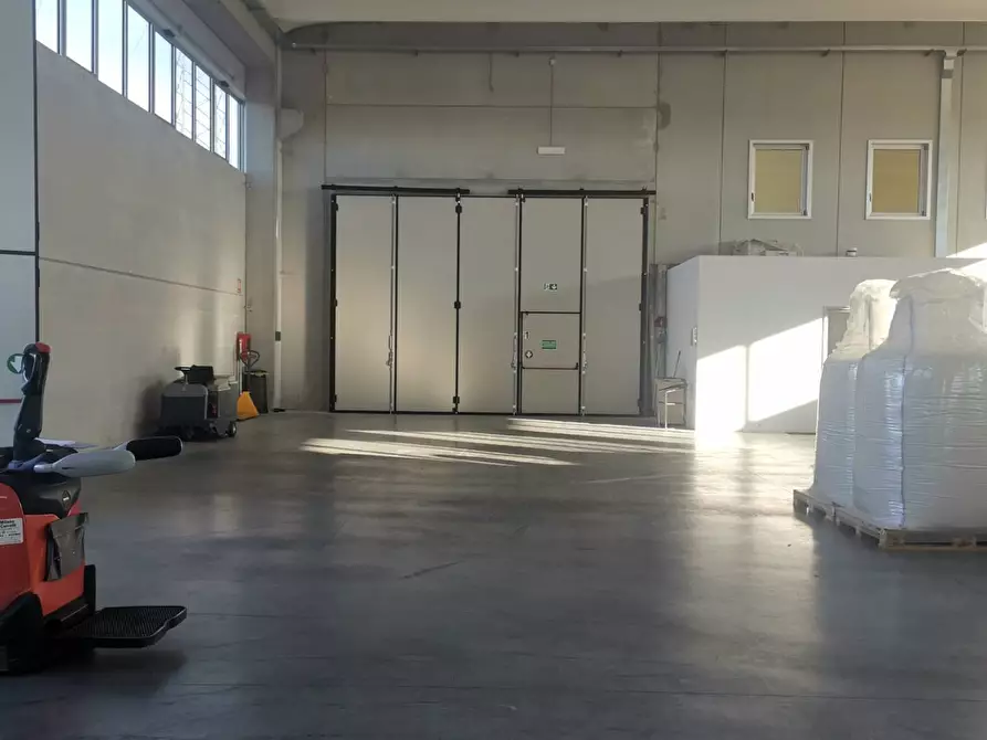 Immagine 16 di Capannone industriale in affitto  in Via Cesare Battisti a Pogliano Milanese