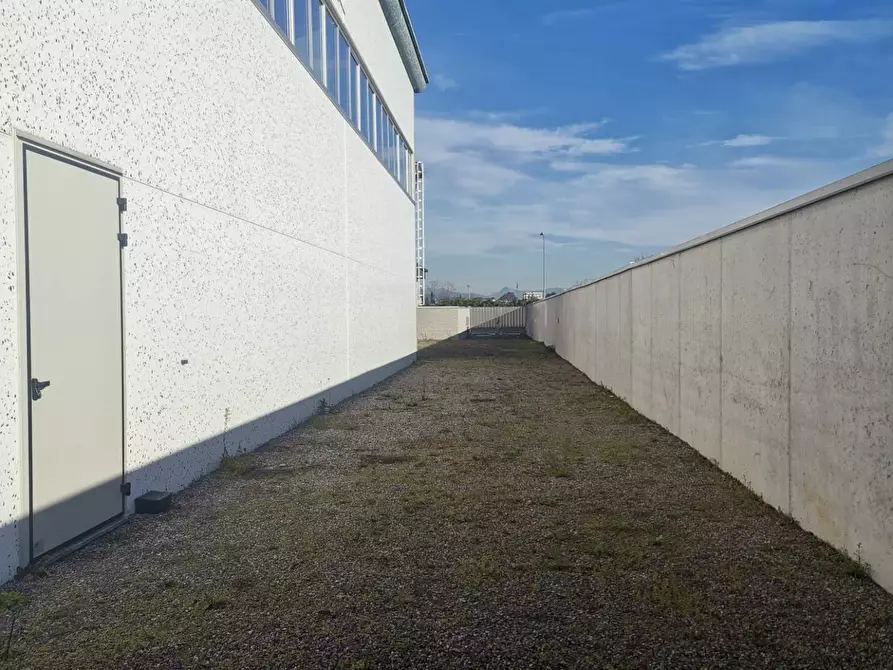 Immagine 26 di Capannone industriale in affitto  in Via Cesare Battisti a Pogliano Milanese
