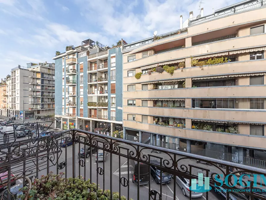 Immagine 25 di Appartamento in vendita  in via Savona a Milano